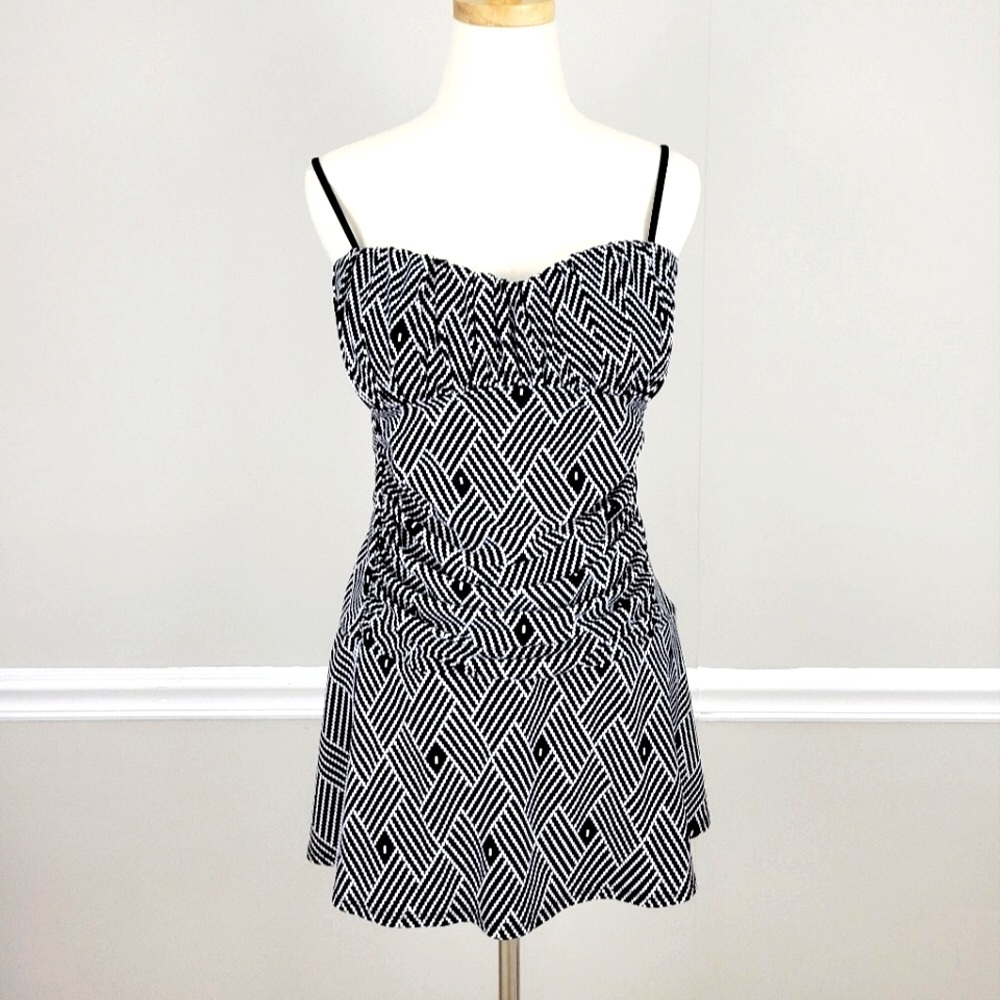 Tropical Escape Black and White Geometric Swim Dress Size 14